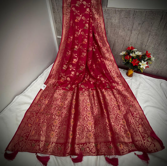 Troika Fashion – Deep Pink HO Silk Saree with Golden Zari Floral Weaving & Rich Pallu Design